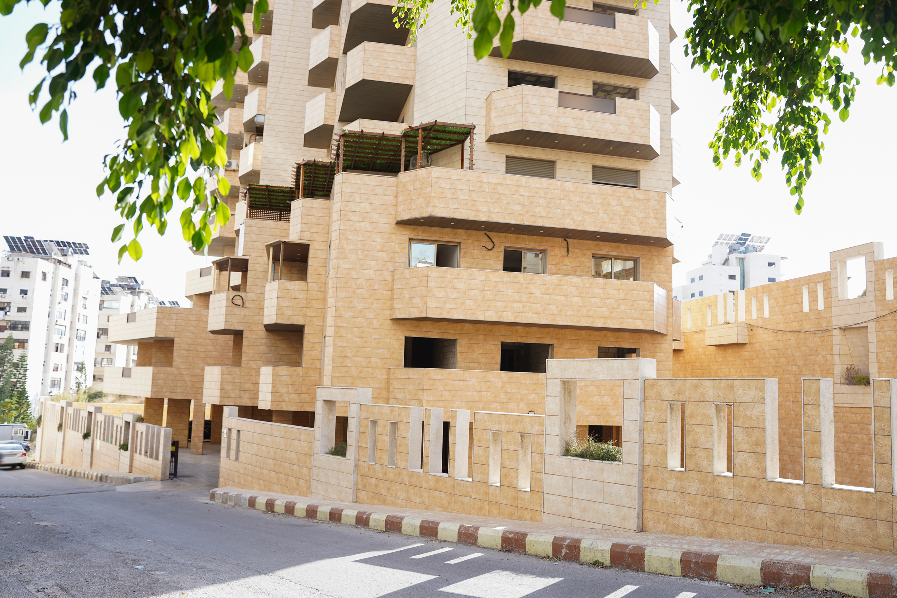 برج سكني في اللاذقية — صورة ٢